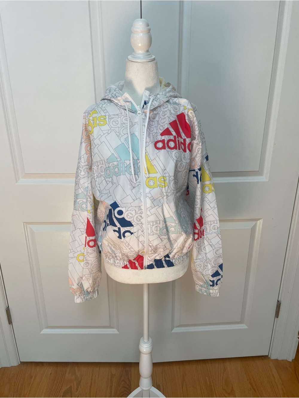 Adidas Women’s Allover Logo Print Hooded Windbreaker Jacket Size M NWT